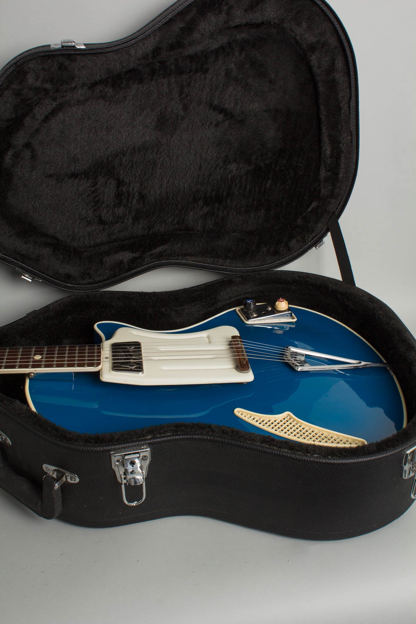 Wandre Teen Ager Model 900 Semi-Hollow Body Electric Guitar (1961)