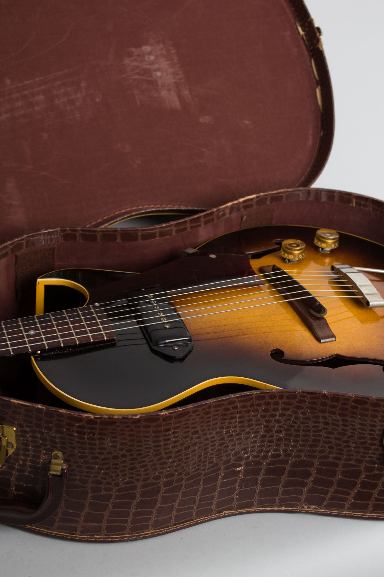 Gibson ES-140 Arch Top Hollow Body Electric Guitar (1953)