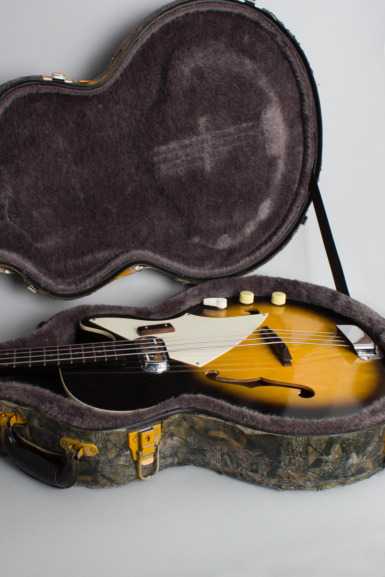 Harmony H-22 Electric Bass Guitar (1964)