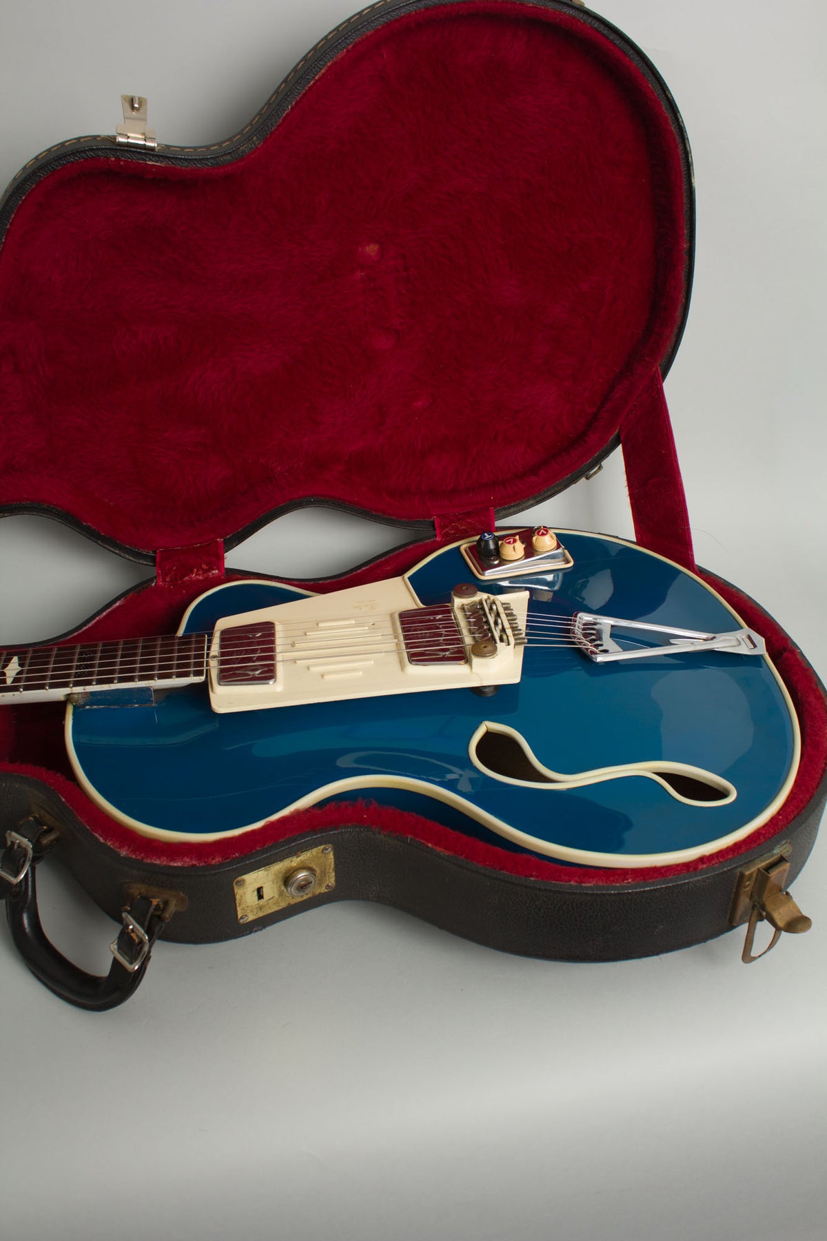 Wandre BB Model Semi-Hollow Body Electric Guitar (1963)