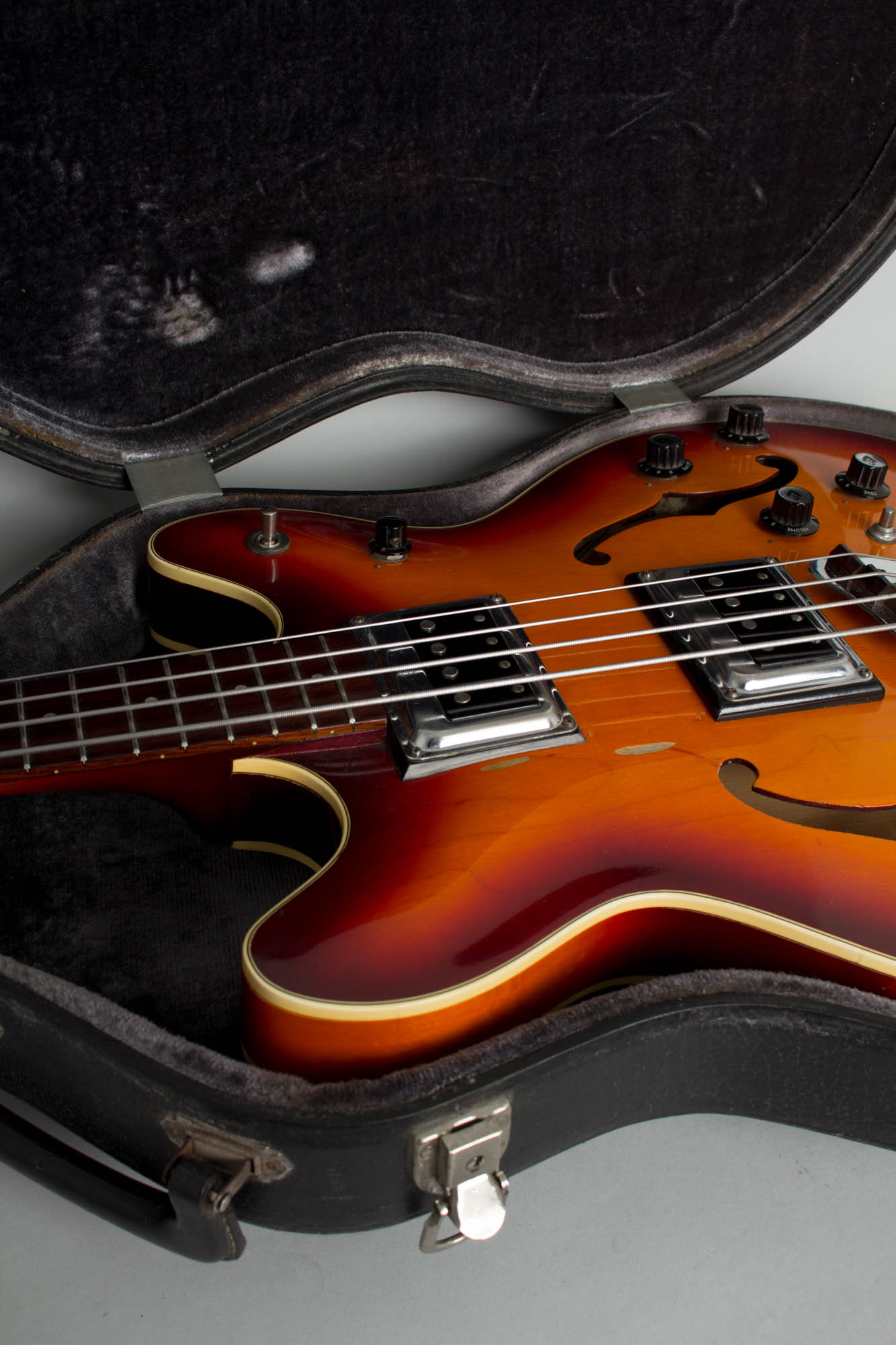 Guild Starfire Bass II Semi-Hollow Body Electric Bass Guitar (1968)