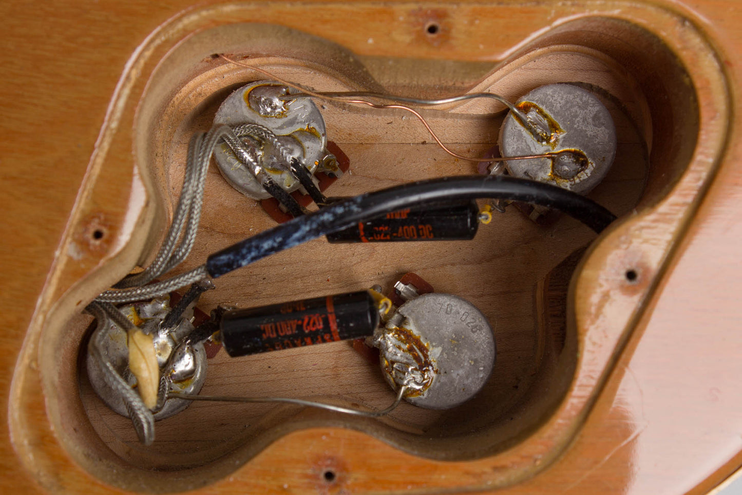 Gibson Les Paul Deluxe Solid Body Electric Guitar (1973)