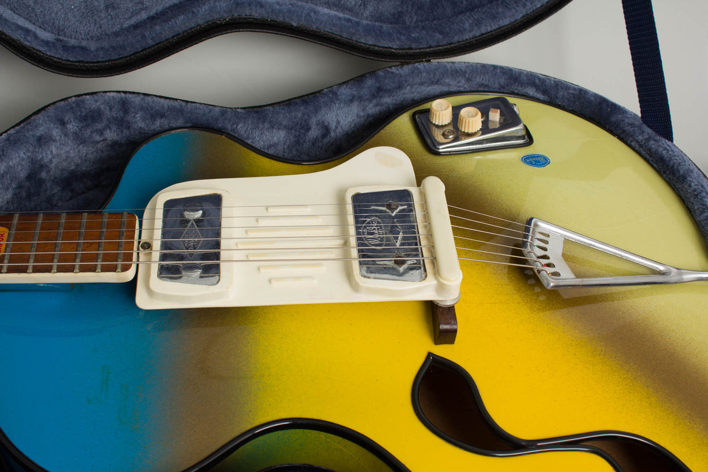 Wandre BB Model Semi-Hollow Body Electric Guitar (1961)