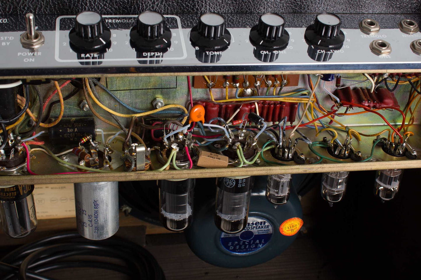 DeArmond Martin Model 112T Tube Amplifier (1961)