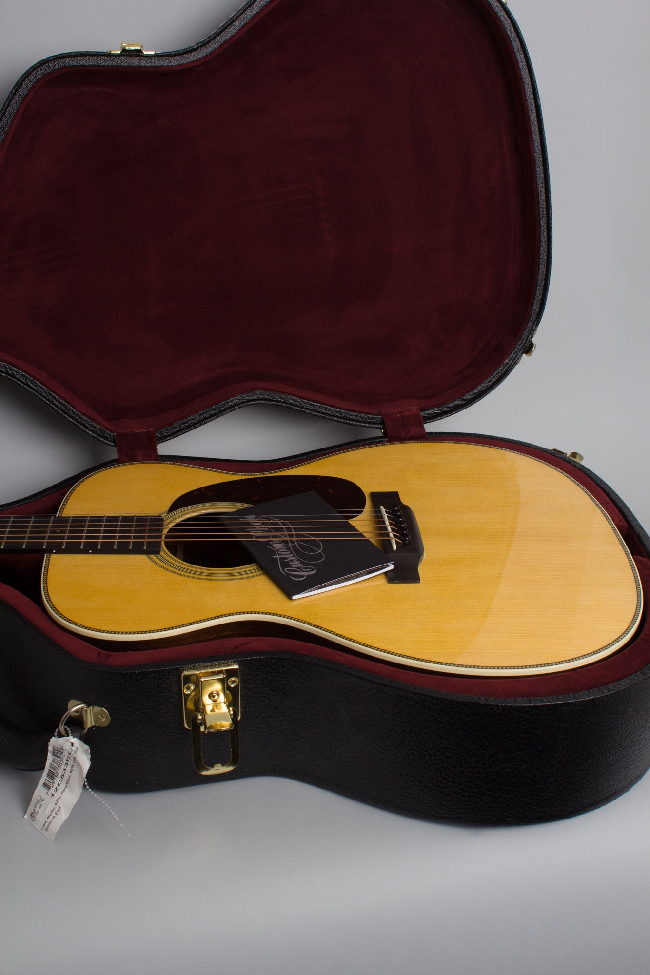 C. F. Martin 000-28 Custom Shop Flat Top Acoustic Guitar (2022)