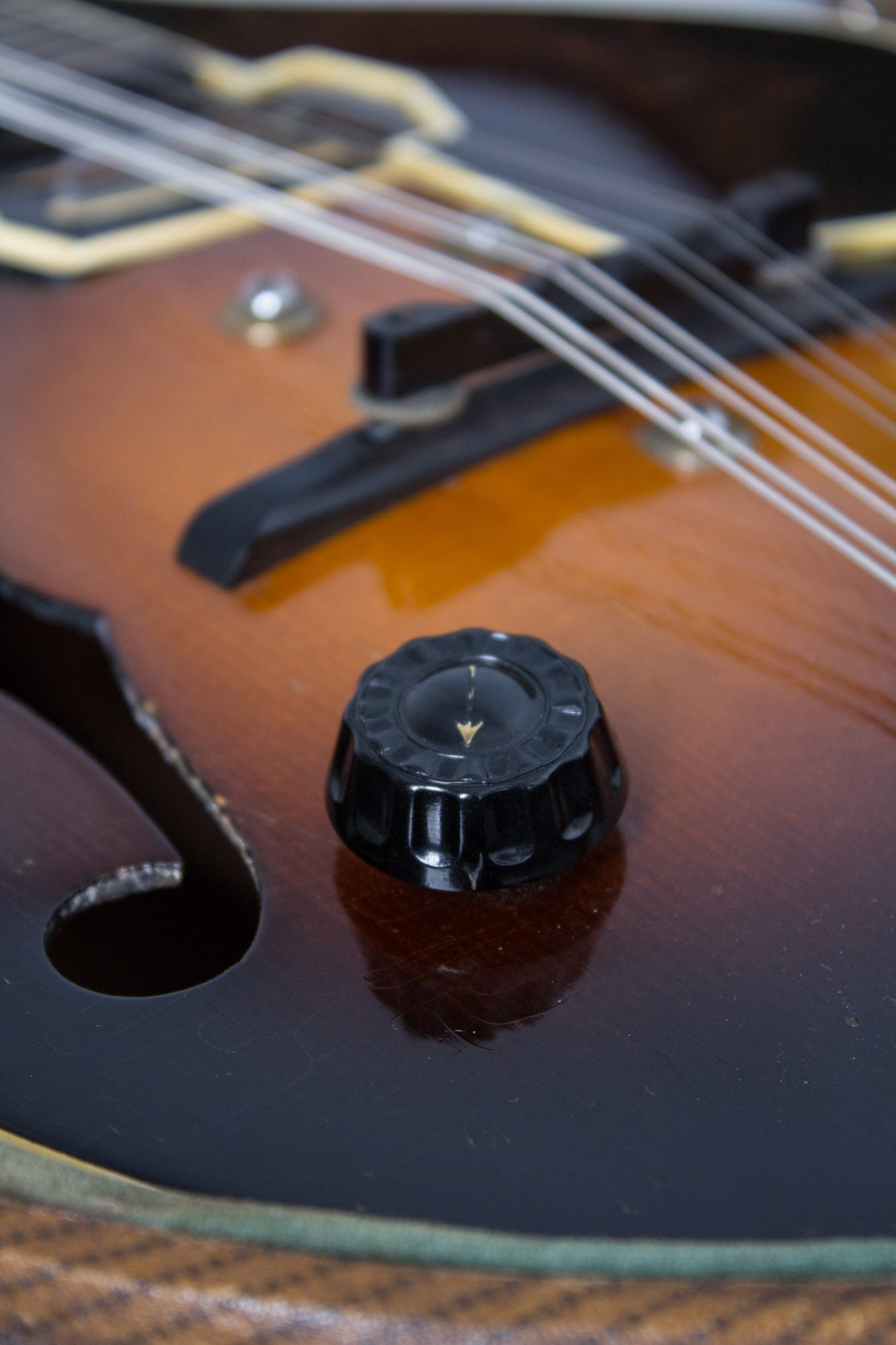 Gibson EM-150 Hollow Body Electric Mandolin (1939)