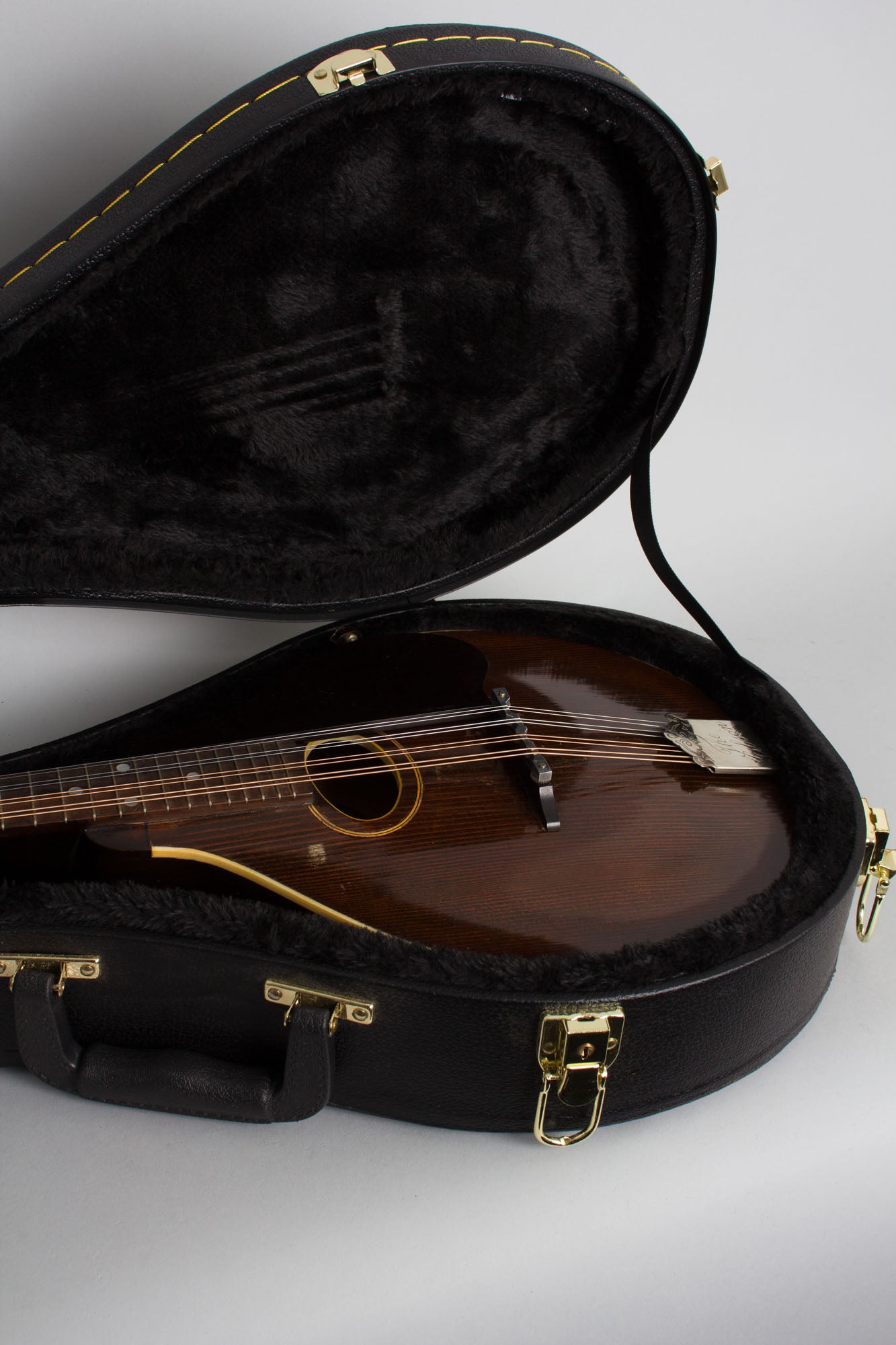 Gibson Style A Carved Top Mandolin (1922)