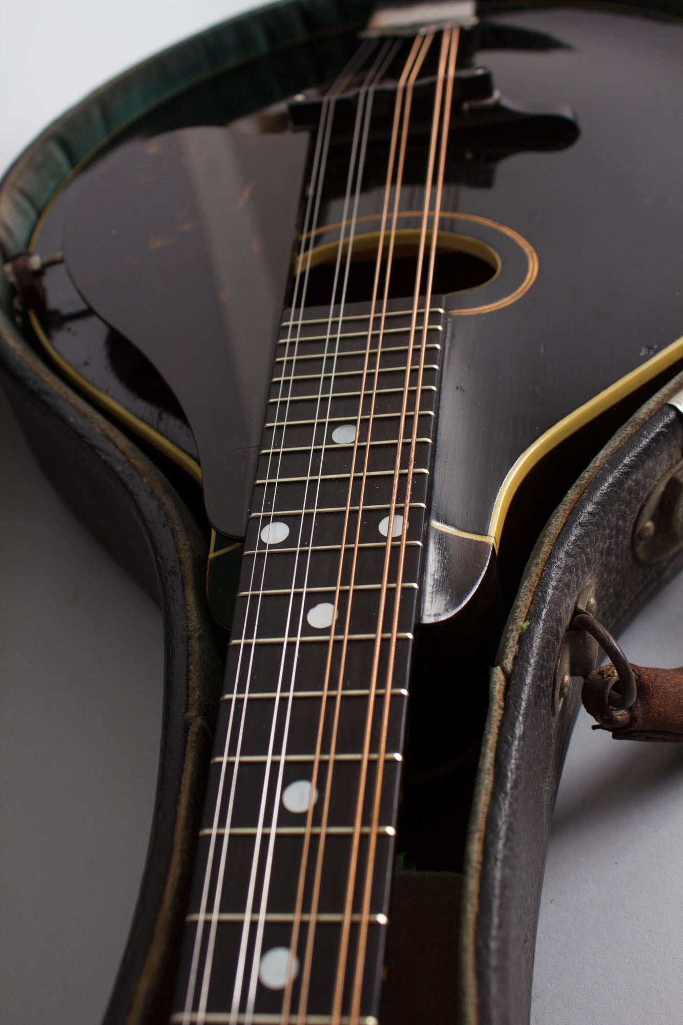 Gibson Style A-1 Snakehead Carved Top Mandolin (1924)