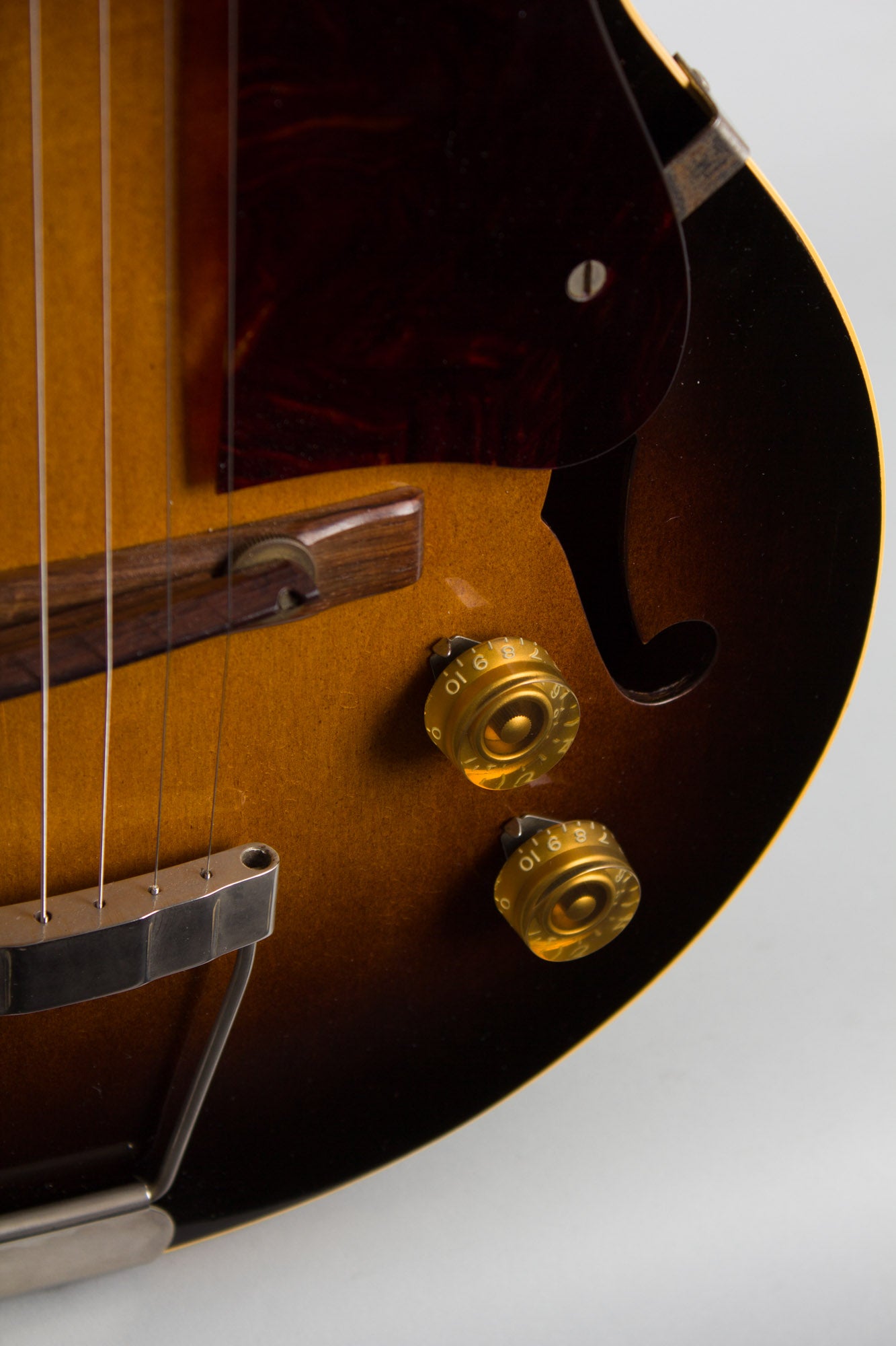 Gibson ES-140 Arch Top Hollow Body Electric Guitar (1953)