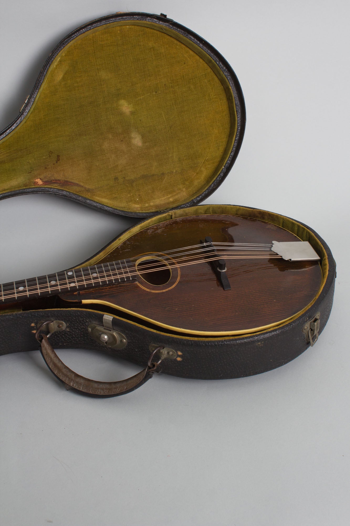 Gibson Style A Carved Top Mandolin (1920)