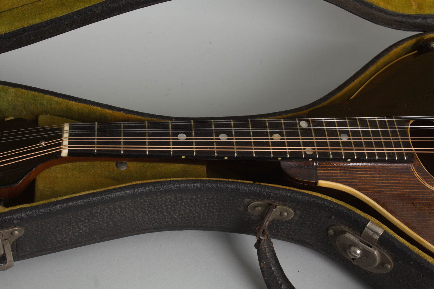 Gibson Style A Snakehead Carved Top Mandolin (1923)