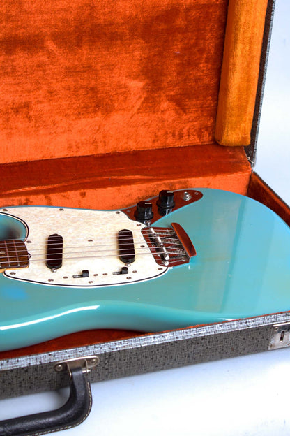 Fender Duo-Sonic II Solid Body Electric Guitar (1966)