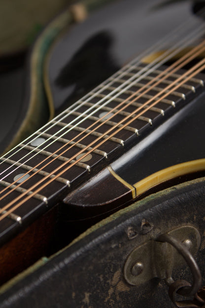 Gibson Style A-1 Snakehead Carved Top Mandolin (1925)