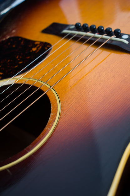 Gibson LG-2 Flat Top Acoustic Guitar (1946-7)
