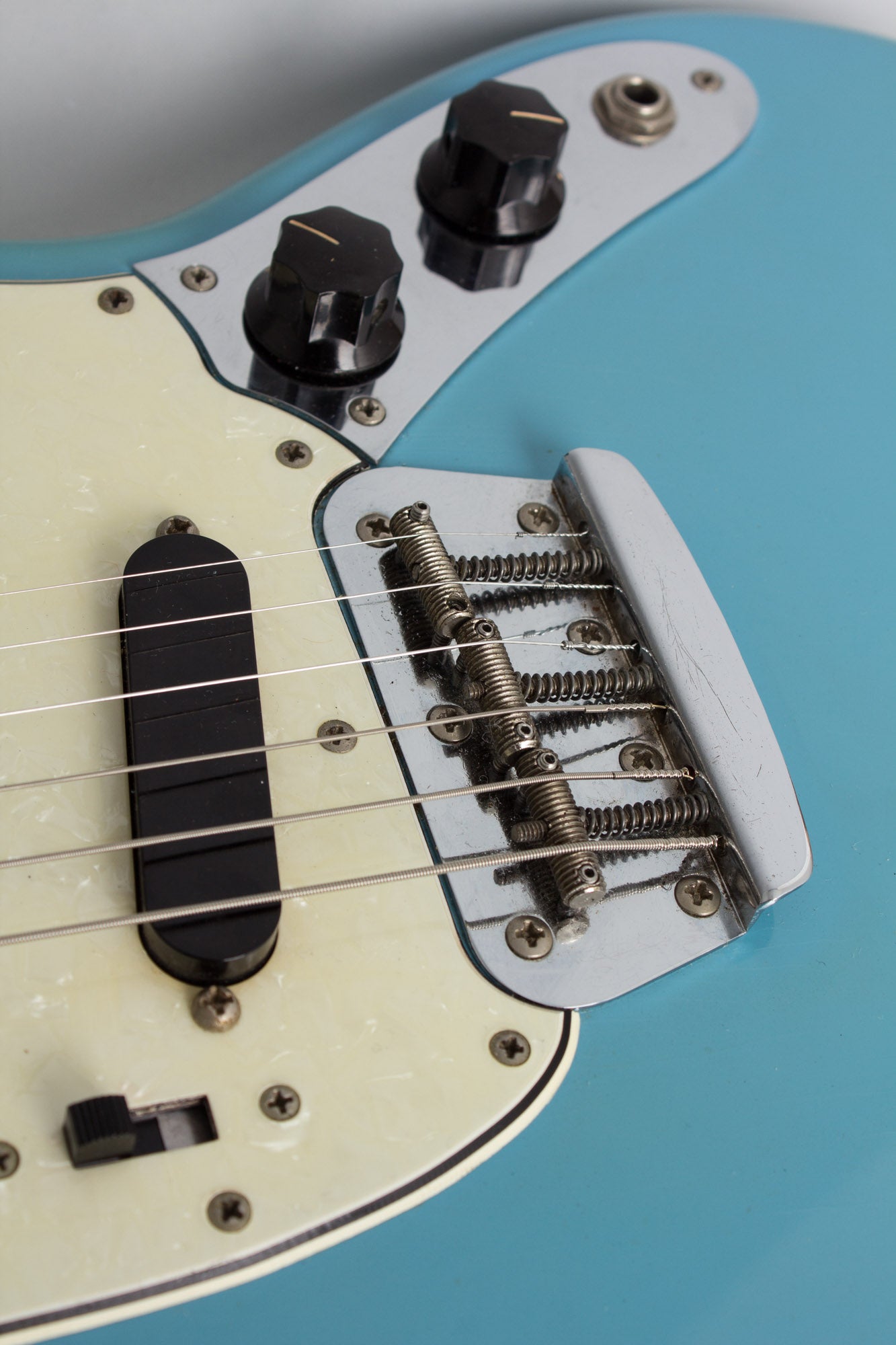 Fender Duo-Sonic II Solid Body Electric Guitar (1966)