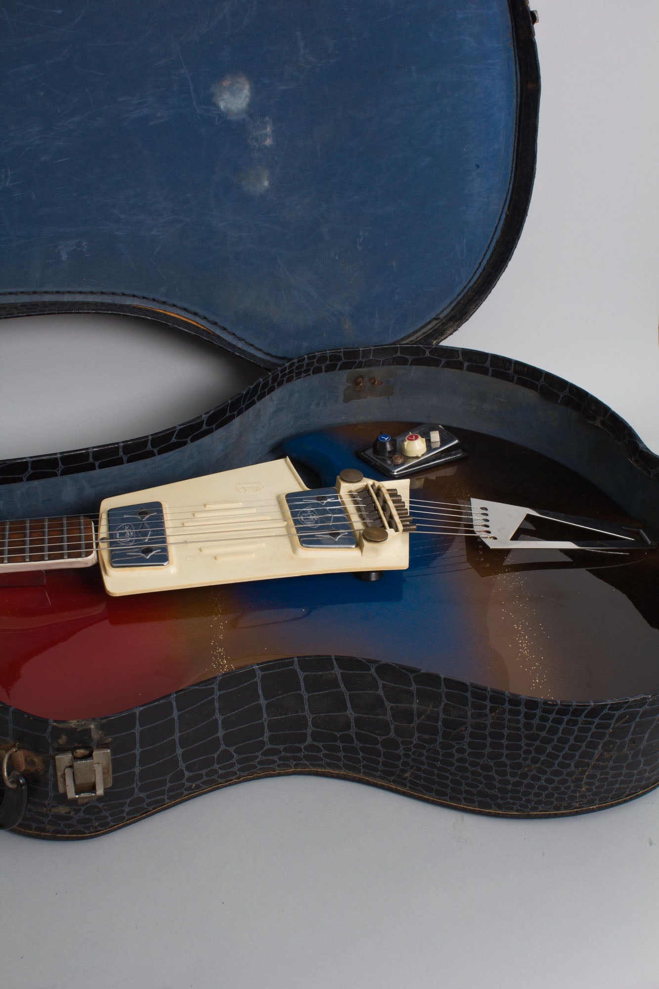 Wandre Avalon Rock Oval Solid Body Electric Guitar (1963)