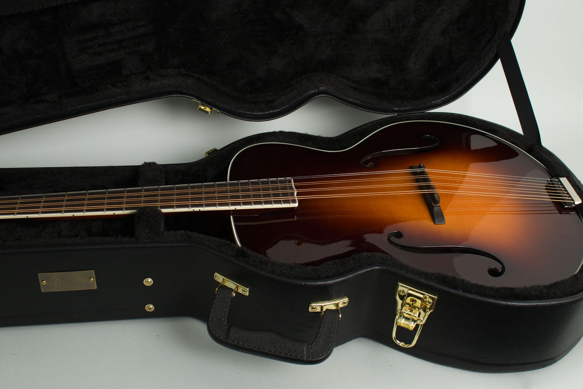 Octolindo F Deluxe carved top Octave Mandolin (2026)
