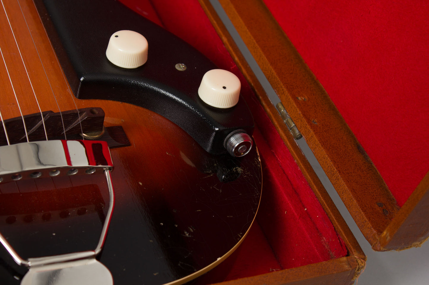 National Model 1122 Cosmopolitan Solid Body Electric Guitar (1953)