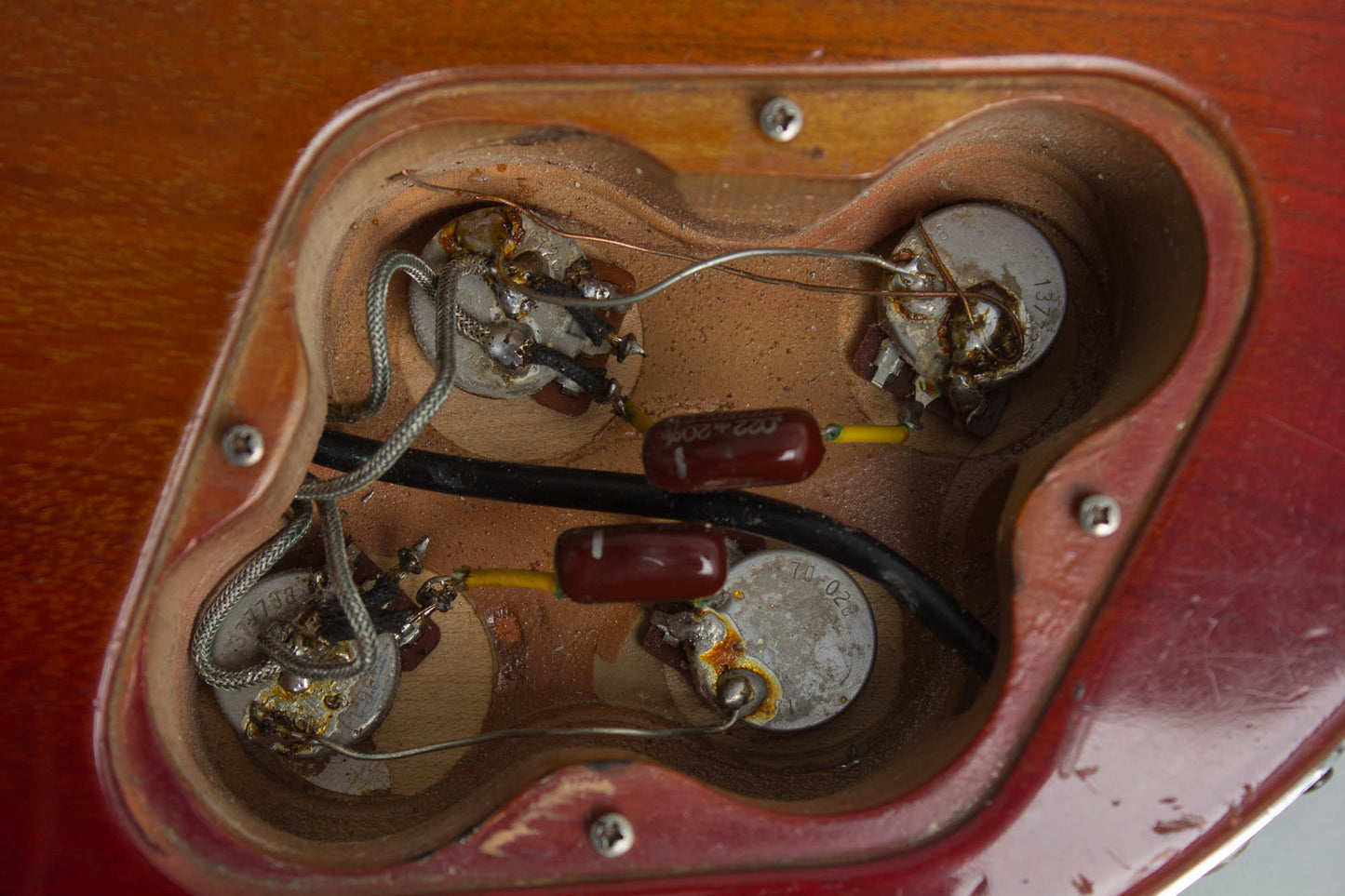 Gibson Les Paul Deluxe Solid Body Electric Guitar (1973)