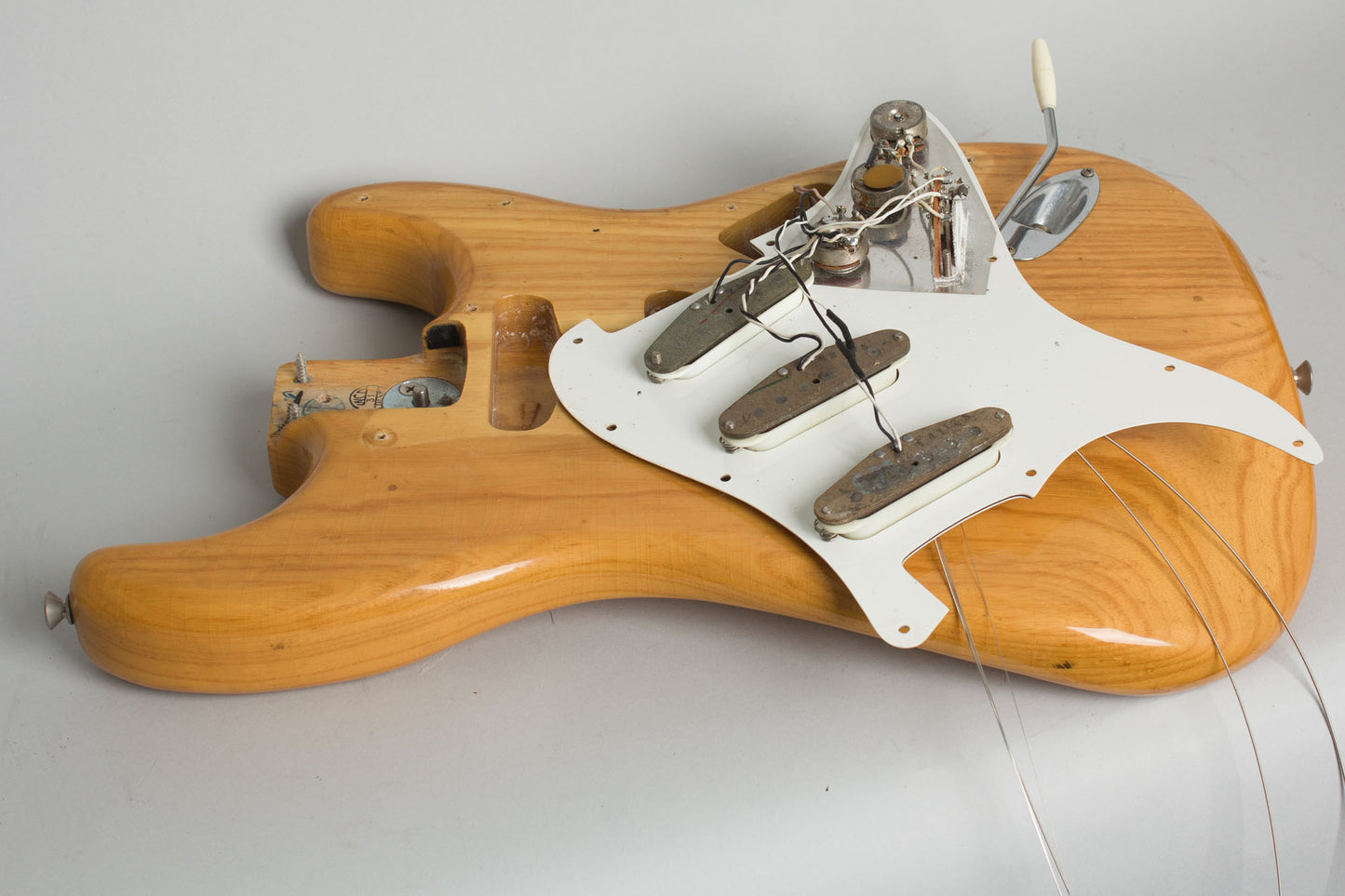Fender Stratocaster Solid Body Electric Guitar (1975)