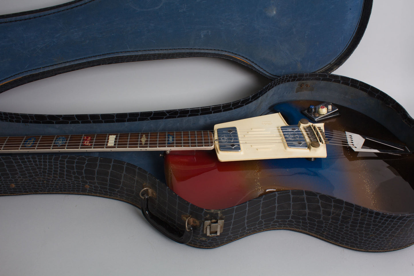 Wandre Avalon Rock Oval Solid Body Electric Guitar (1963)
