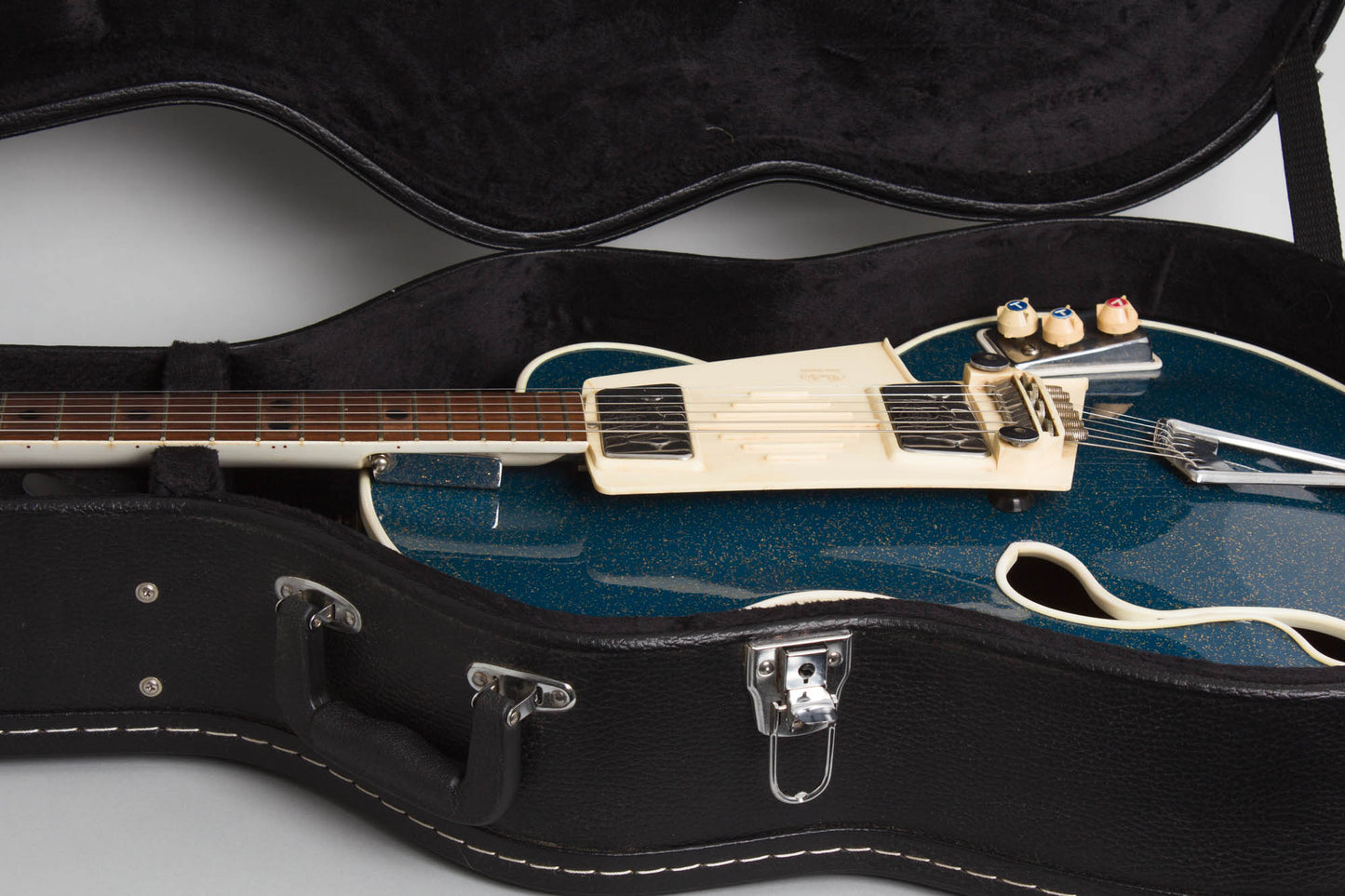 Wandre BB Model Semi-Hollow Body Electric Guitar (1961)