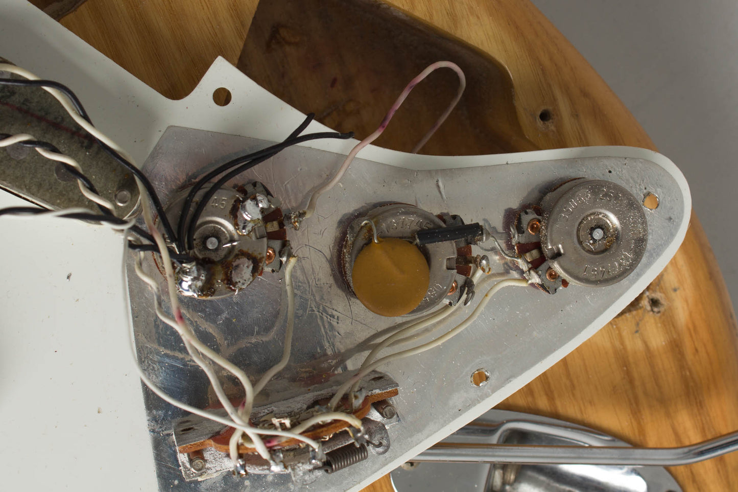Fender Stratocaster Solid Body Electric Guitar (1975)