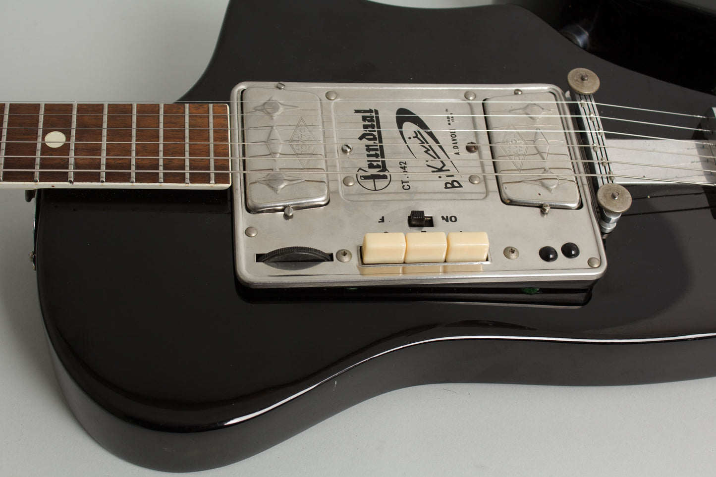 Wandre Krundaal Bikini II Solid Body Electric Guitar (1964)