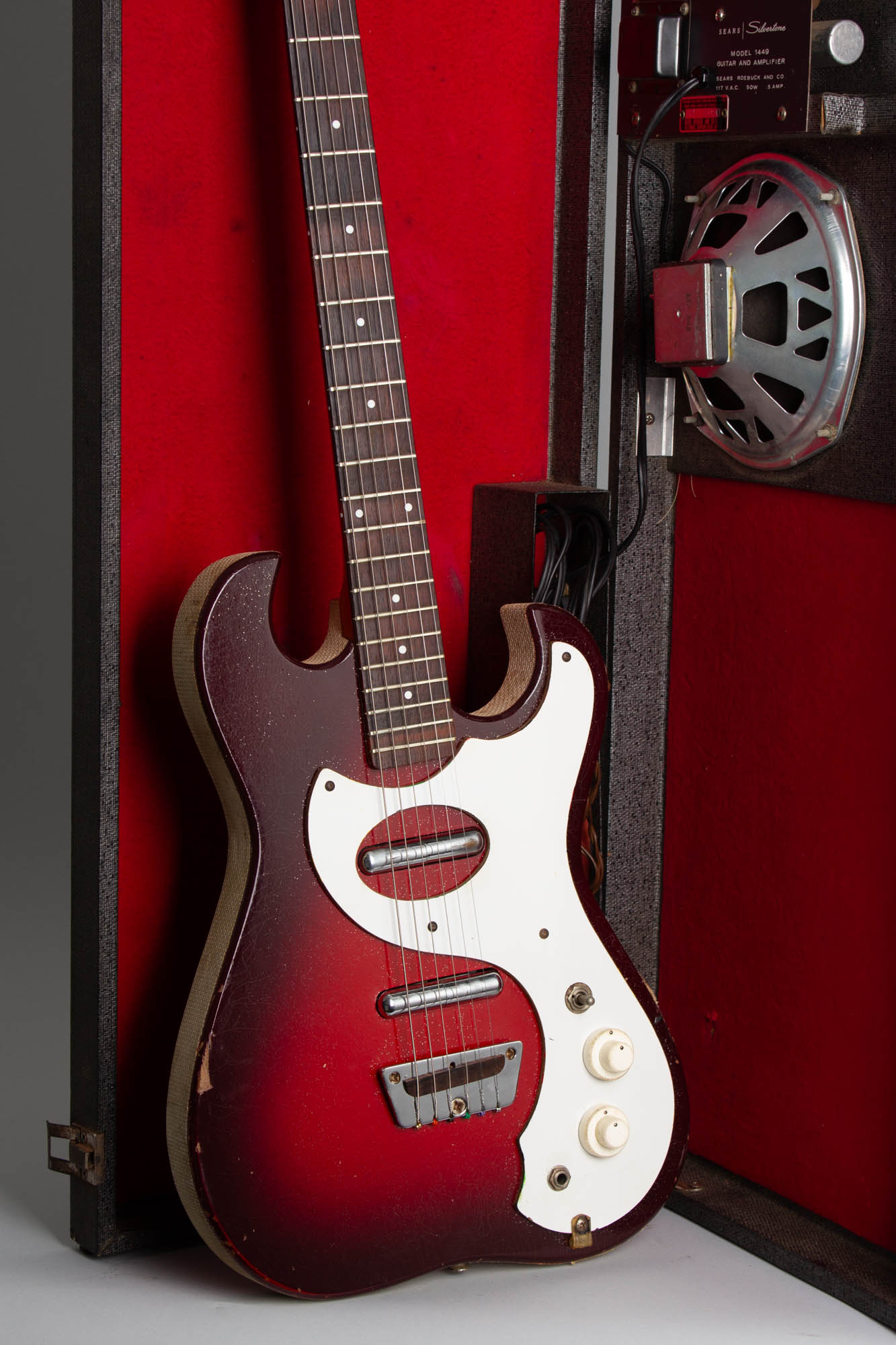 Silvertone Model 1457 Amp-In-Case Semi-Hollow Body Electric Guitar, made by  Danelectro (1965) | RetroFret