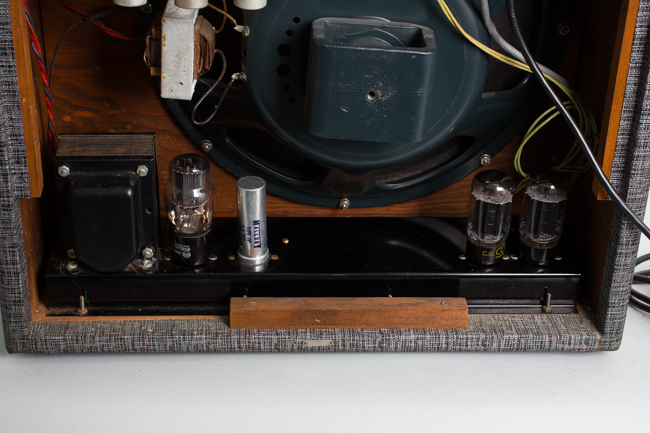 Supro  1615T Tube Amplifier (1958)