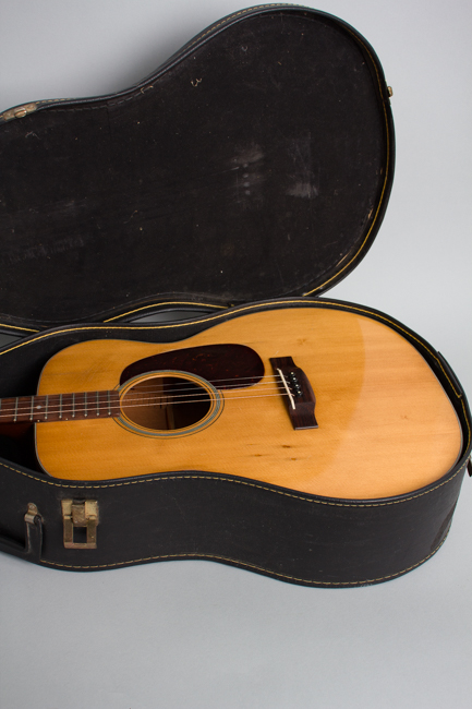 C. F. Martin  0-18T Flat Top Tenor Guitar  (1952)