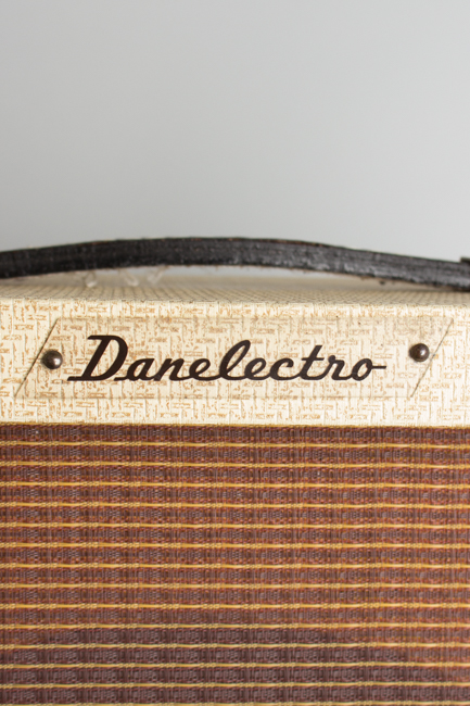 Danelectro  Challenger Series D Model 89 Tube Amplifier (1956)